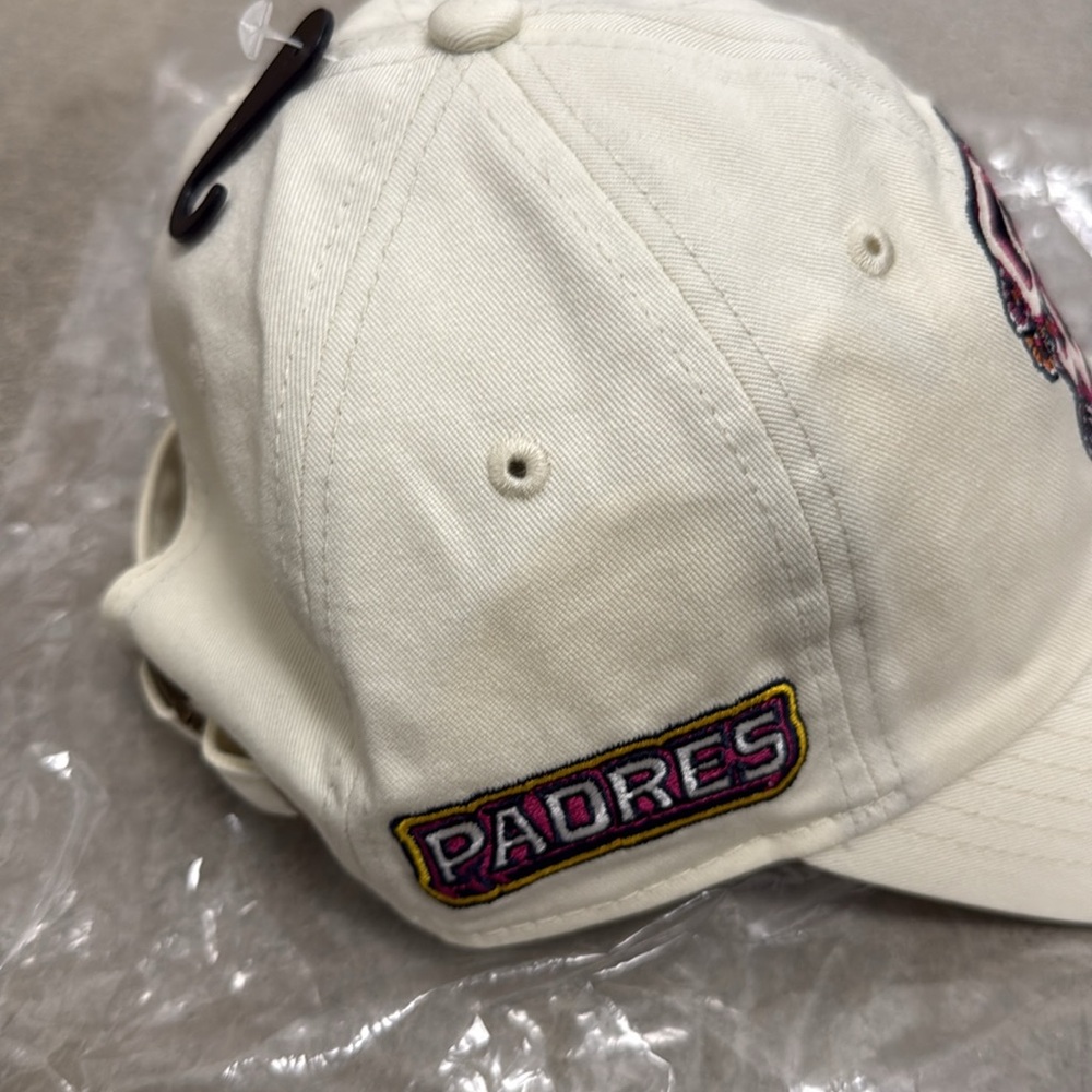 NWT!! Never worn Padres City Connect adjustable casual classic New Era hat - Picture 3 of 7